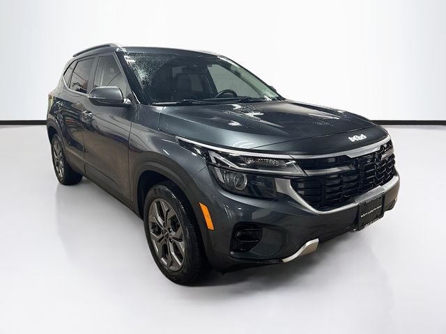 2024 Kia Seltos S in Gravity Gray — front three-quarter view